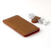Jaccet - iPhone 8 Plus case - Handgemaakt Lederen insteekhoes - Bruin leer - Rood wolvilt voering