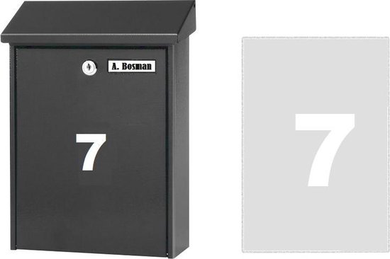 Zwarte brievenbus met het cijfer 7 op de voorkant en een naamplaatje 'A. Bosman'. Naast de brievenbus een losse, witte cijfersticker '7'.