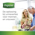 Een lachend stel in de keuken. Depend logo en tekst over oplossing voor urineverlies.