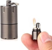 Aansteker Sleutelhanger Mini - Keychain - Kleine Aansteker - Slechts 2,6 cm hoog - Hervulbaar - Zilver