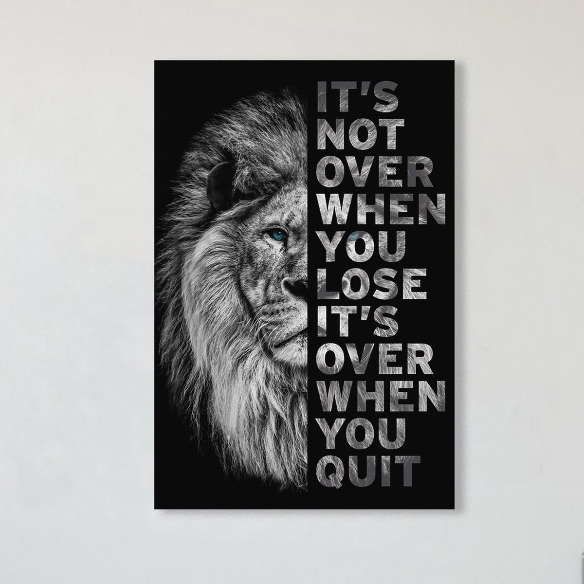 Modern Schilderij Woonkamer - Canvas Schilderij Leeuw Never Give Up - 60 x 90 cm - PosterGuru