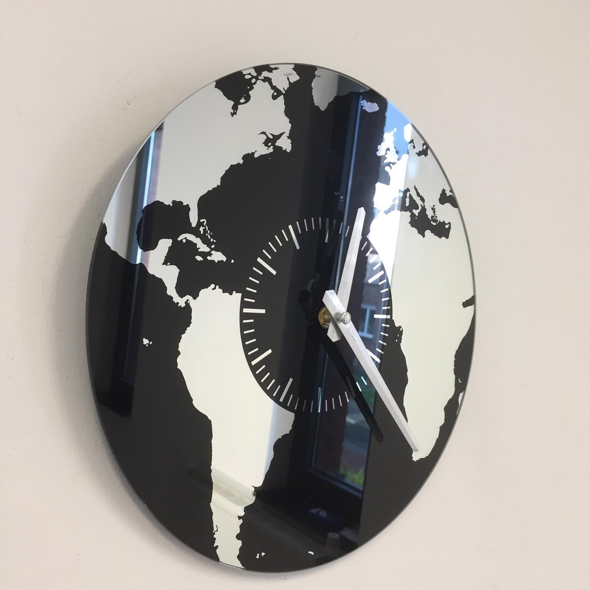 Wandklok Planet Earth modern design