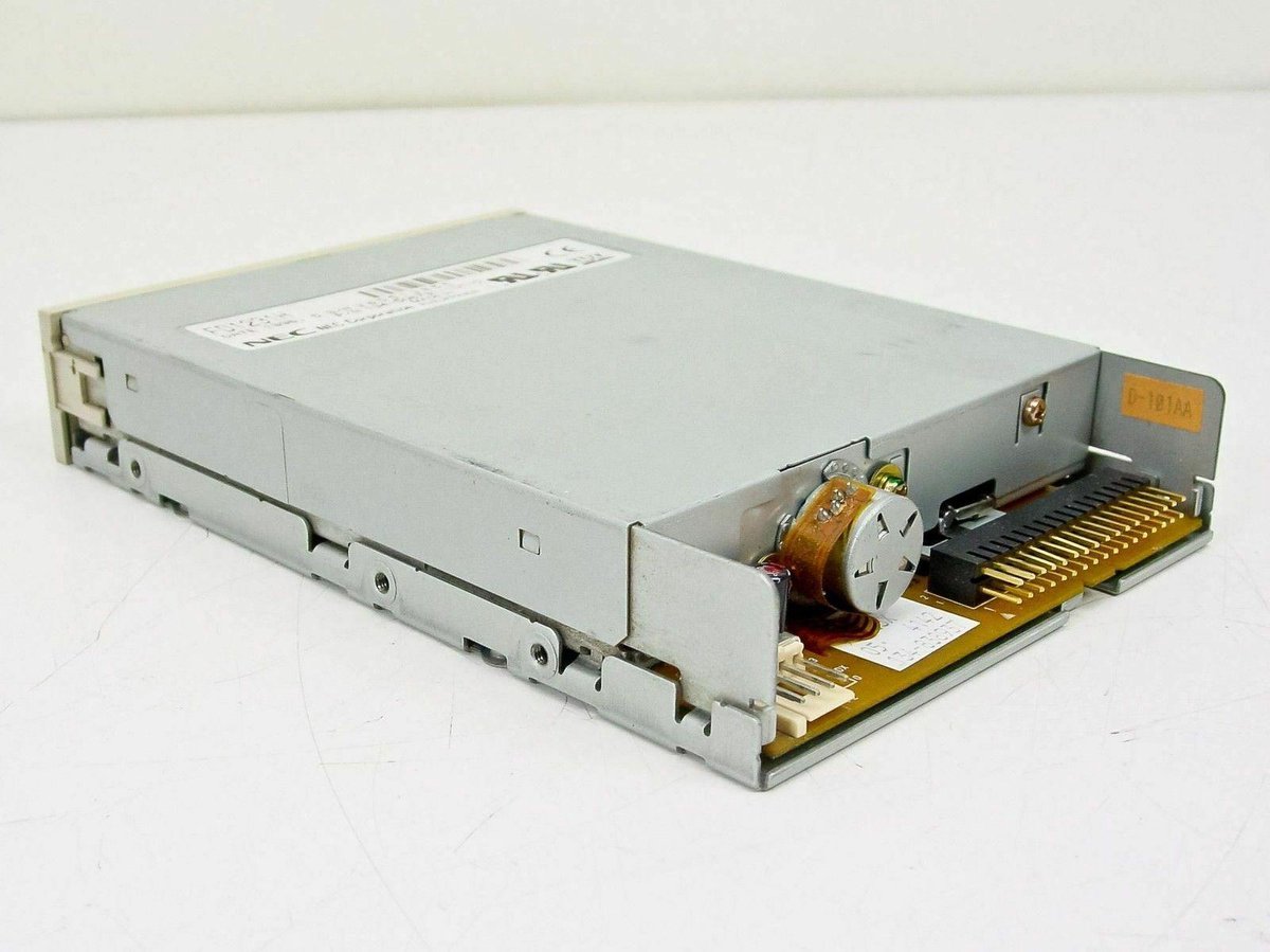 Floppy Disk Drive (FDD) NEC FD1231H interne floppy drive