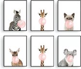 Postercity - Design Canvas Poster Set Zebra Giraffe Koala Poesje/Kitten Hertje & Leeuwtje met Roze Kauwgom / Kinderkamer / Dieren Poster / Babykamer - Kinderposter / Babyshower Cadeau / Muurd