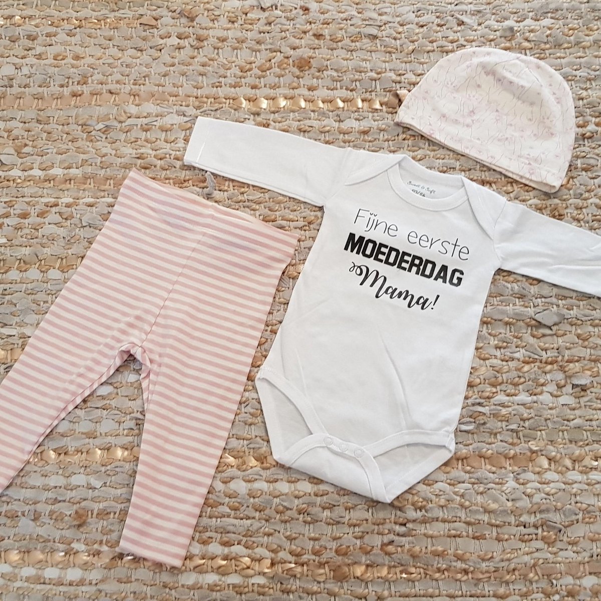 Set met baby romper tekst voor meisje cadeau mama eerste moederdag mooiste cadeautje je doet het geweldig 74-80 roze