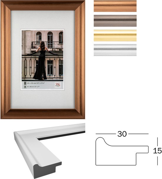 Bronzen fotolijst met glanzende afwerking, toont een afbeelding van een vrouw op een balkon en de lijstprofielen.