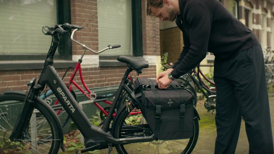 Voltano Dubbele Fietstas Urban Flow XL Afgeschuind - Zwart - 40 Liter - 100% Waterdichte Fietstassen - Fietstassen Elektrische Fietsen