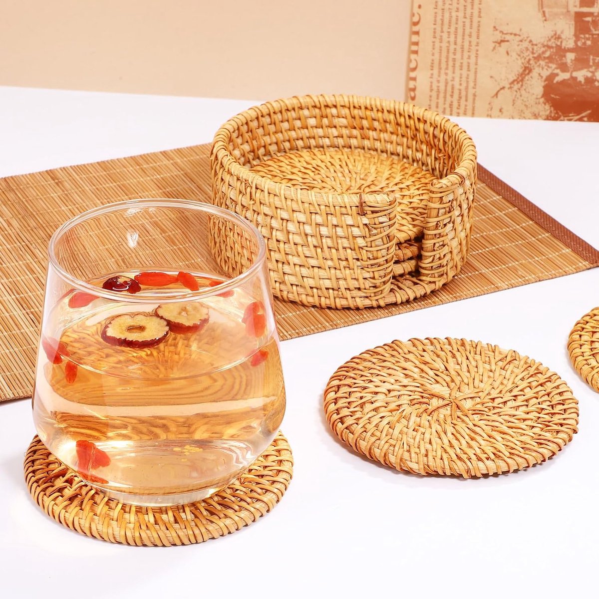 Ibenzoa® Elegant Set van Zes Ronde Rattan Onderzetters met Verrijdbare Houder - Multifunctioneel Design