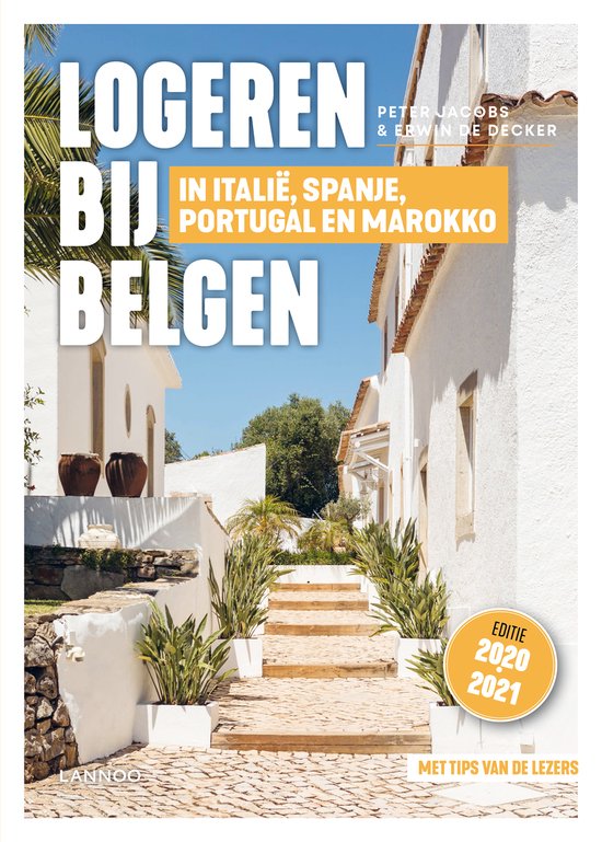 Cover: Logeren bij Belgen in Italië, Spanje, Portugal en Marokko. Een straatje met witte huizen en trappen.