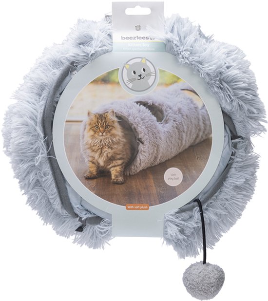 Verpakking van de grijze, pluizige kattentunnel met een afbeelding van een kat.