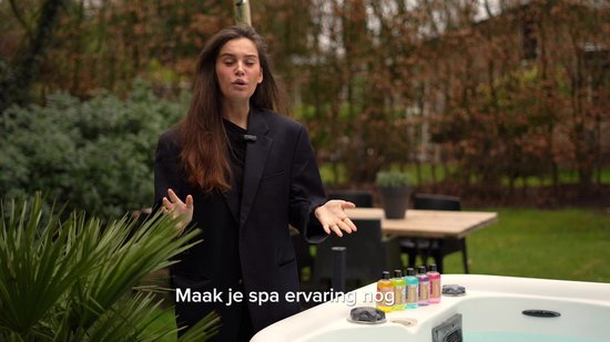 LIVIN' Spa & Bad Geur Lavendel - Whirlpools - Hottub Geuren - Spa & Bad Geuren- Spa & Bad Geur Lavendel - Op Alcoholische Basis - Tast Waterkwaliteit Niet Aan - Spa Aroma - Hoge Concentraat - Geschikt voor Jacuzzi, Bad en Hottub - 250ML - Paars