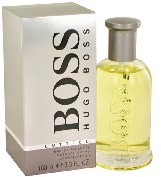 Een set van BOSS Bottled Eau de Toilette met een fles en verpakking.