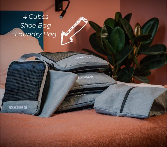 Grijze packing cubes, schoen- en waszakken van The Traveling Kid. Set van 6 stuks, met mesh en "Traveling Kid" logo.