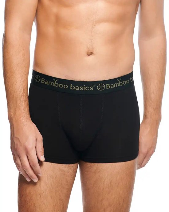 Zwarte bamboe boxershort met gouden 'Bamboo Basics' logo op de elastische band.