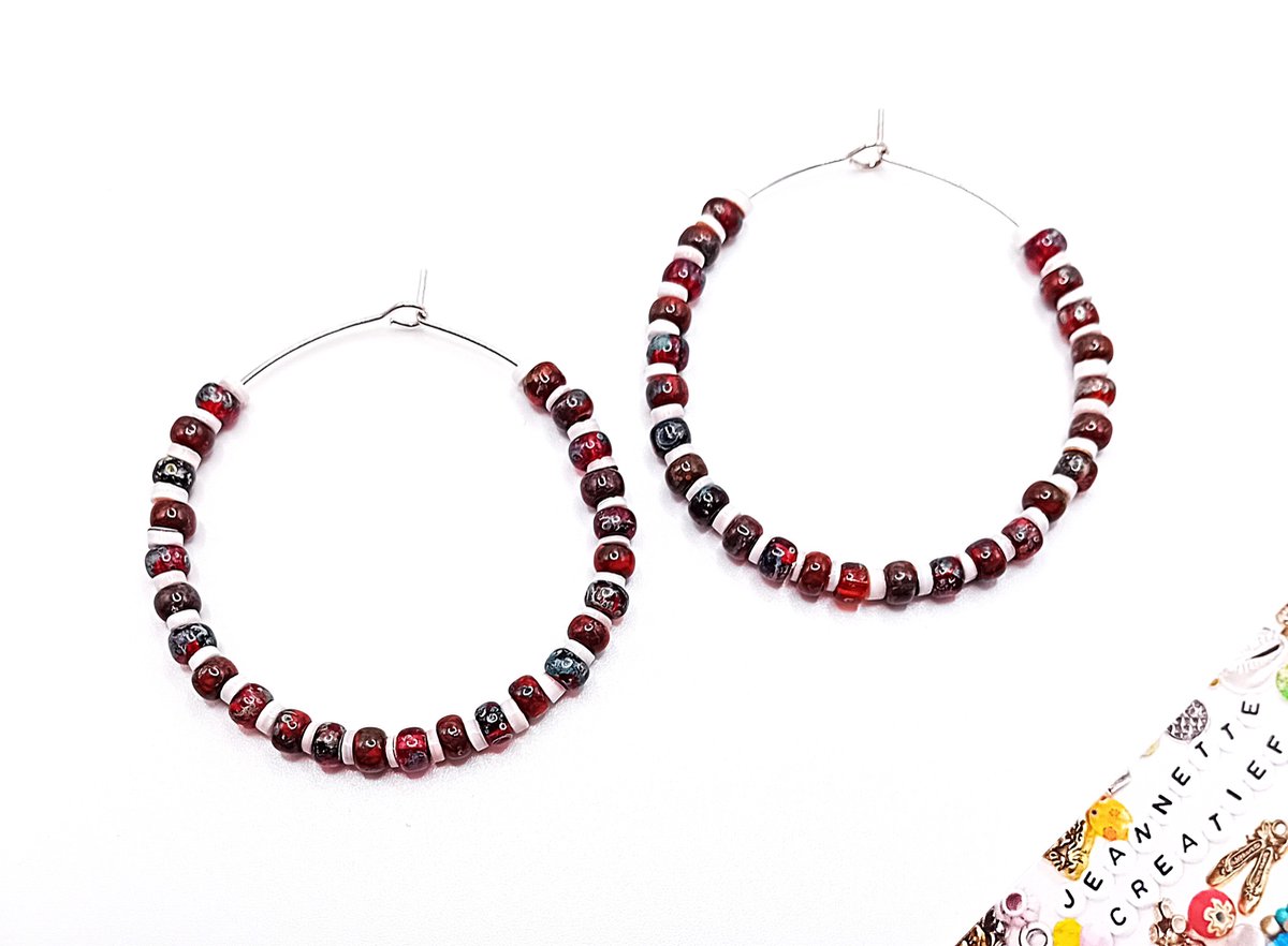 Jeannette-Creatief®- Beach - Wine at the Beach - Oorbellen - Oorhangers - Oorringen - Rode Miyuki Picasso Rocailles - Oorringen met schelpen - Oorringen Silverplated - Rode oorbellen - Miyuki - Boho Chic – Mermaidcore - Miyuki Oorbellen