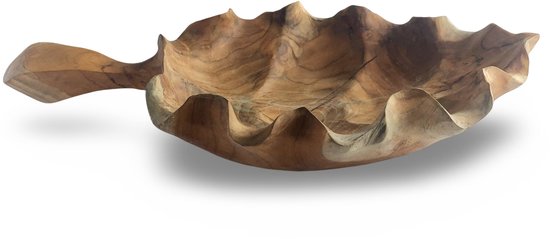 Lege houten fruitschaal met gegolfde rand en handvat, op witte achtergrond.
