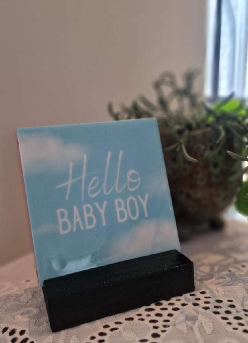 Tegeltje Hello Baby Boy - Hippe Spreuktegel - Keramisch - Tekst Tegel - Quote - Tegeltje met Print - Kraam Cadeau - Geboorte Kado - Kraamvisite - Jongentje Geboren -