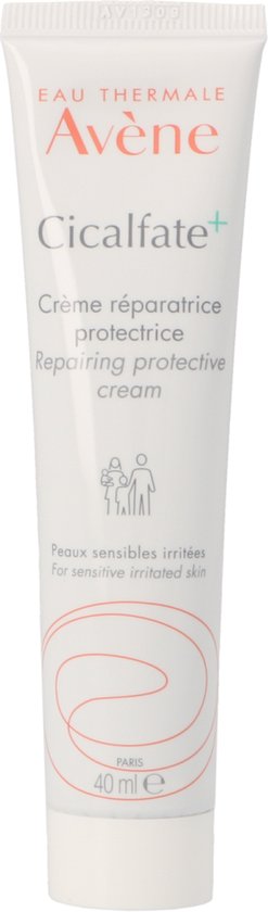 Witte tube met rode en grijze tekst. Avene Cicalfate+ crème voor gevoelige, geïrriteerde huid.