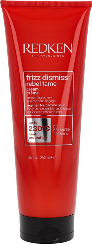 Een rode tube met witte en gouden tekst, waaronder 'REDKEN frizz dismiss rebel tame cream crème', 'up to 230°C heat protection'.