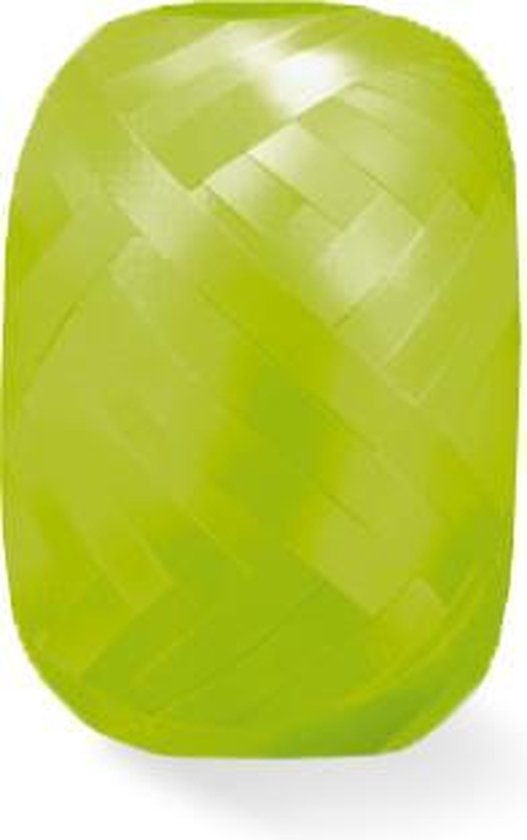 Lichtgroen cadeau lint met een gevlochten textuur op een rol, geïsoleerd op witte achtergrond.