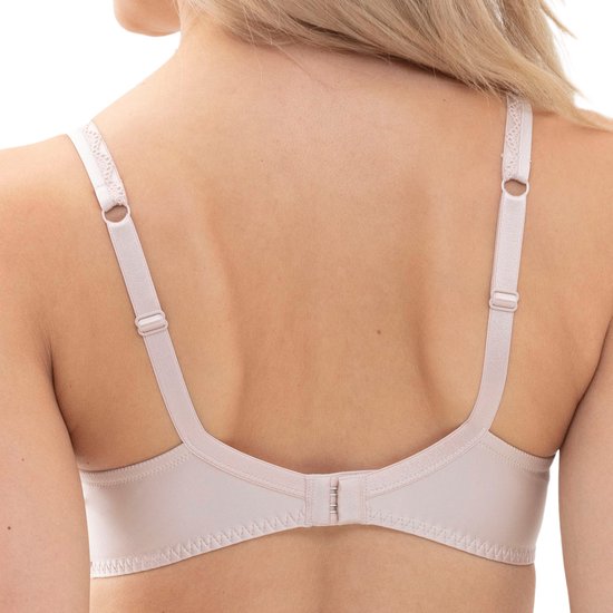 Soutien-gorge beige couvrante de Mey, fermeture arrière avec bretelles réglables.