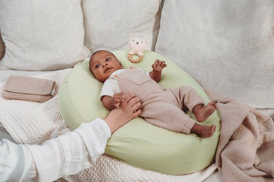Meyco Baby Uni relaxhoes voor voedingskussen - pre-washed hydrofiel - soft olive van Meyco — afbeelding 3