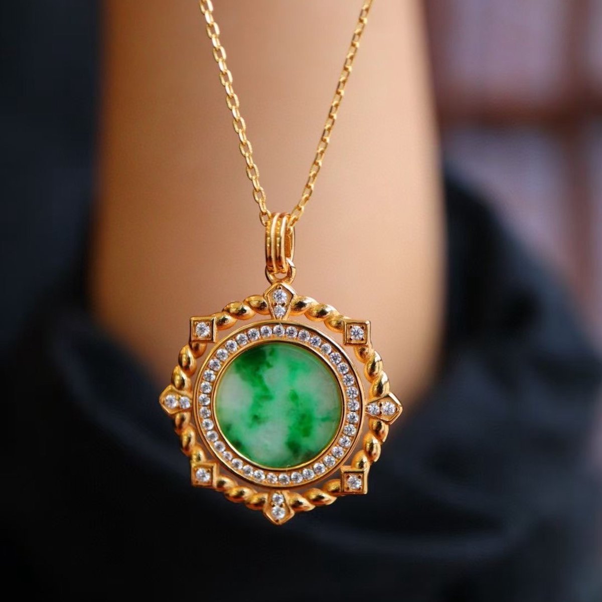 Koninklijke Ronde Hanger van Jade – Ketting