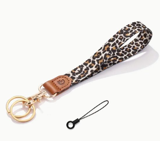 Sleutelhanger met panterprint polsband van stof met bruine leren details en goudkleurige ringen.
