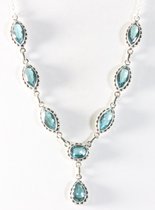 Collier en argent artisanal avec topaze bleue
