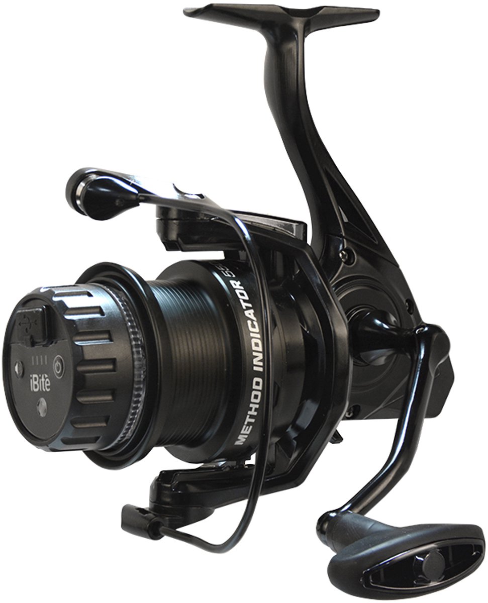Werpmolen - met ingebouwde beetmelder - Carp Expert - 5500 - 8x gelagerd