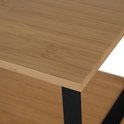 Detail van de textuur van de bamboehouten planken van een Ruhhy aanrecht rekje.