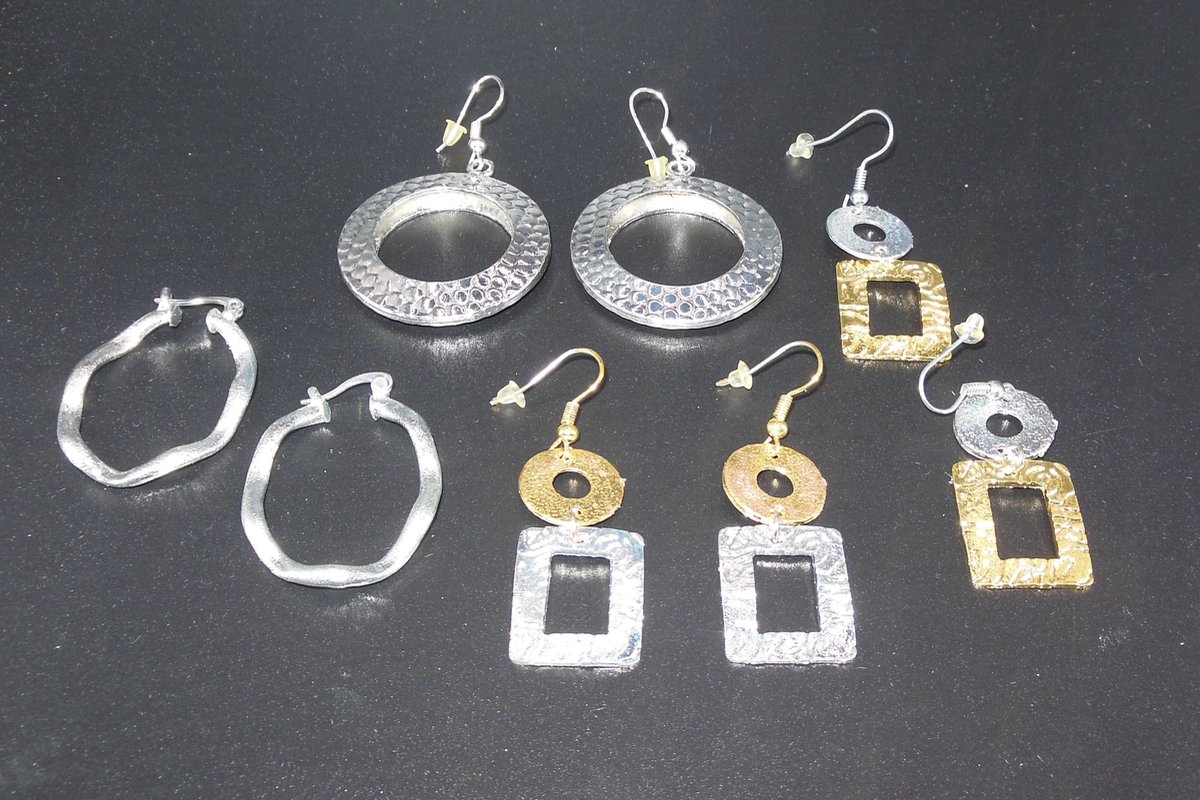Oorbellen zilver-goud set van 4 stuks.