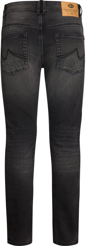 Zwarte slim fit jeans met vintage wassing, vijf zakken en een leren Petrol Industries label.