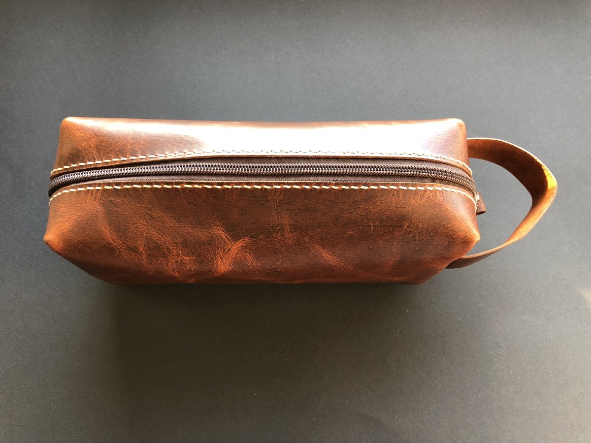 Dera Dore - Luxe en Uniek Toilettas - Unisex - Handgemaakt van 100% echt leer material - Ideaal voor op reis - Ideaal Cadeau voor man - Toiletry Bag