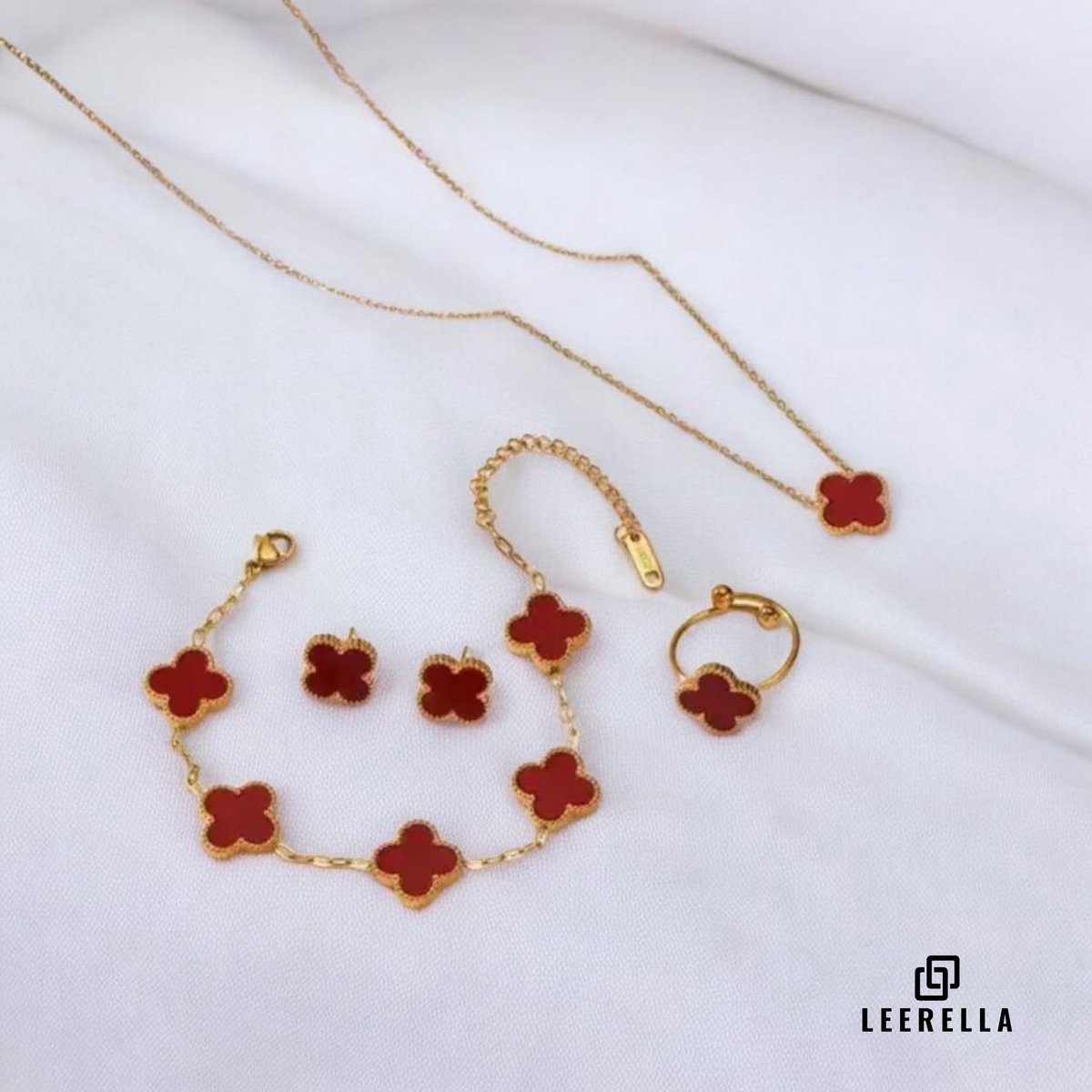 Leerella Luxe Klaver Sieradenset Rood - Ketting, Armband, Oorbellen & Verstelbare Ring