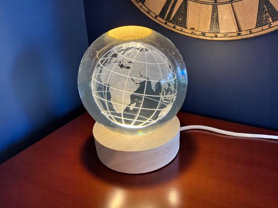 Klarigo® Nachtlamp - Wereldbol - Globe - 3D LED Lamp - Glazen Bol - Warm Licht - Bureaulamp - Nachtlampje Kinderen - Creative lamp van Merkloos — afbeelding 2