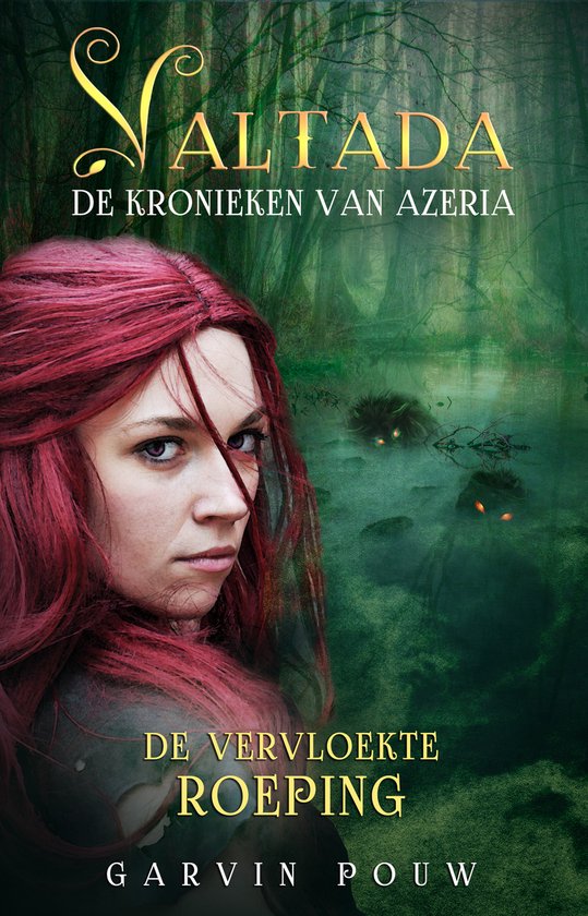 Een vrouw met felrood haar kijkt over haar schouder, met op de achtergrond een mystiek bos en water met gloeiende ogen.