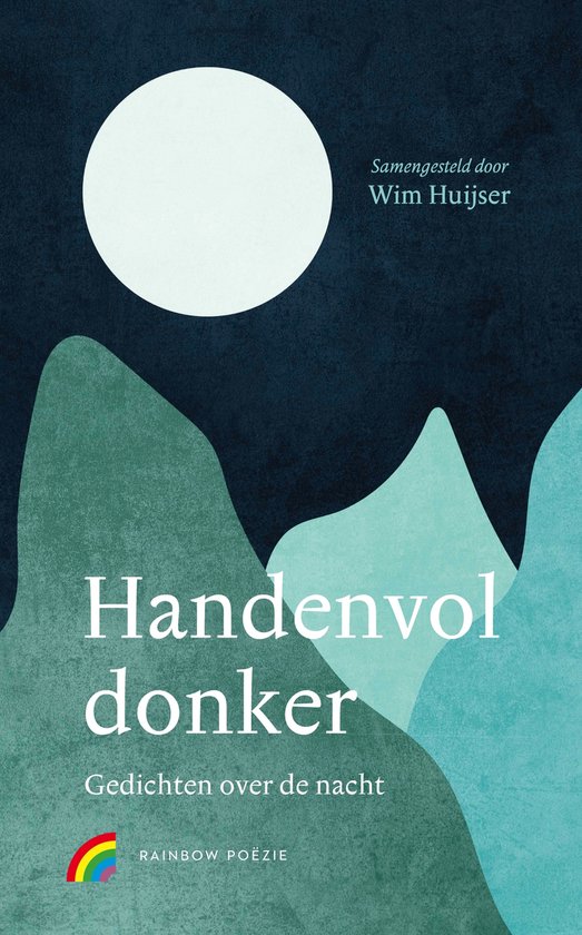 Boekomslag met de titel Handenvol donker, gedichten over de nacht. Een grote witte maan boven groene, abstracte bergen op een donkerblauwe achtergrond.