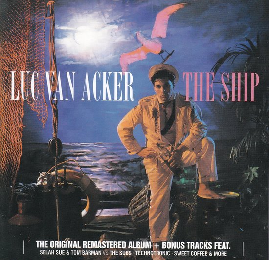 Luc Van Acker op scheepsdek, met hoed en wit pak, 'The Ship'