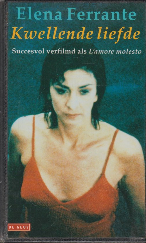 Boekomslag van 'Kwellende liefde' met Elena Ferrante in rode top.