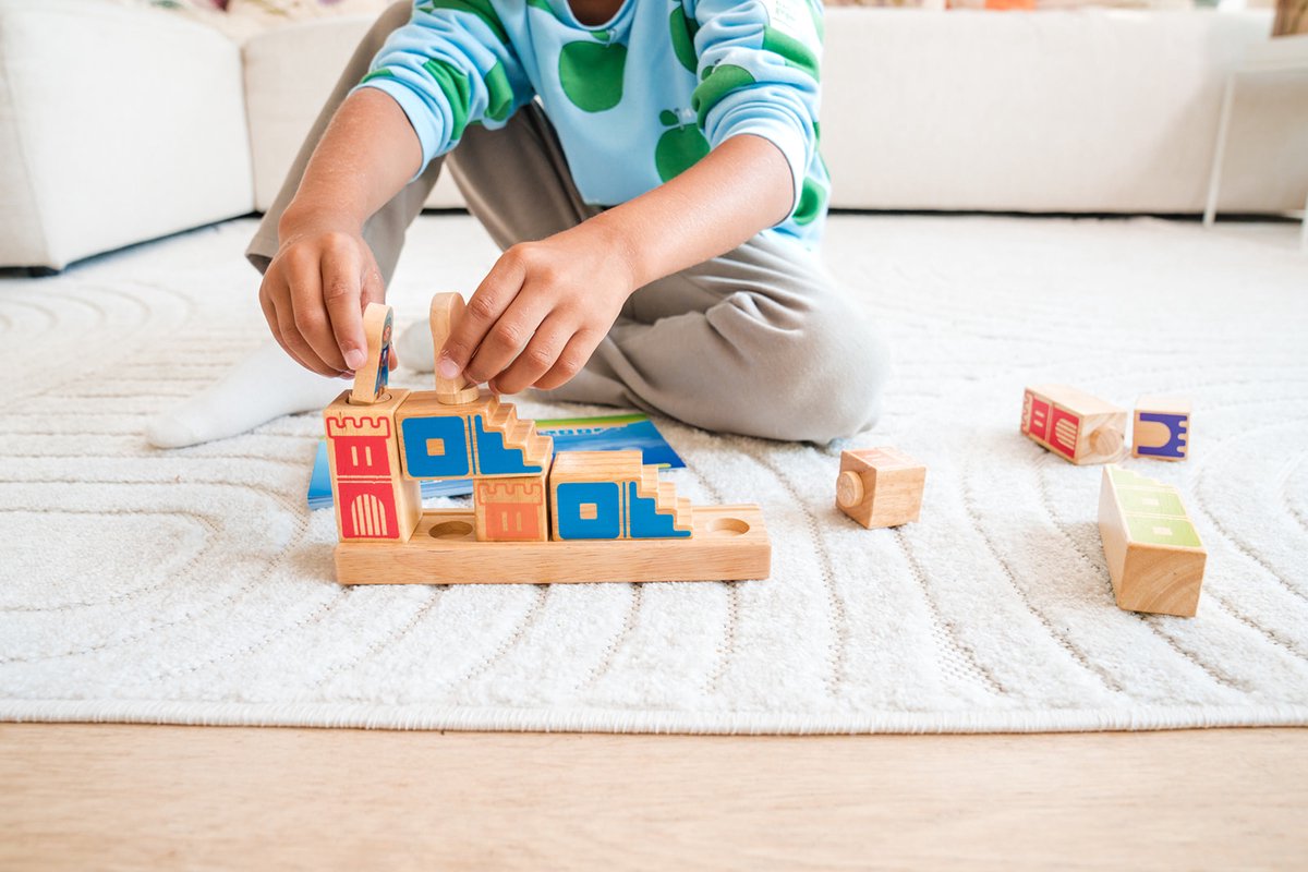 SmartGames Camelot JR. - Houten Logisch Denkspel - 48 Opdrachten - Ruimtelijk Inzicht - Educatief Solospel - Vanaf 4 Jaar — cadeau in Spellen & Speelgoed - foto 3