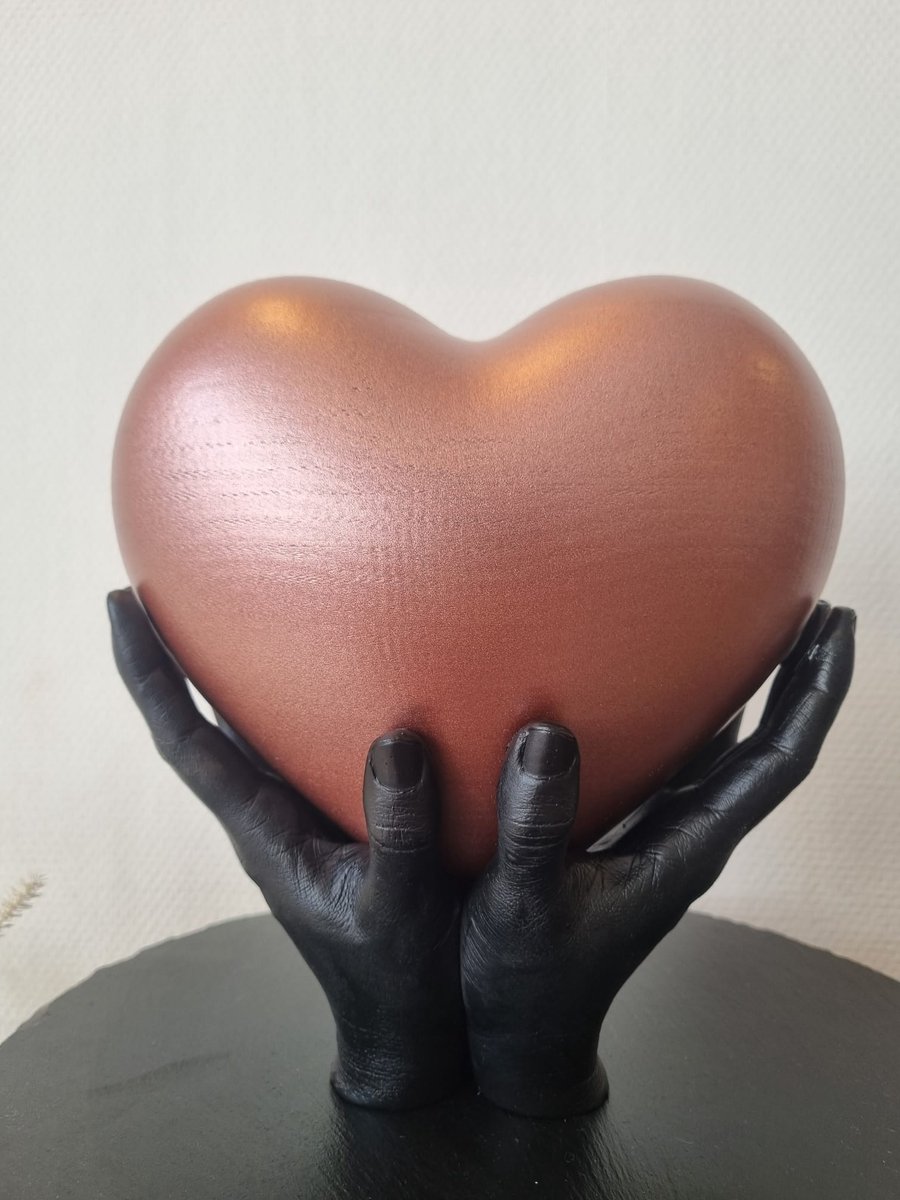 Urn hart gedragen op handen - roze, zwart - 3,3 liter