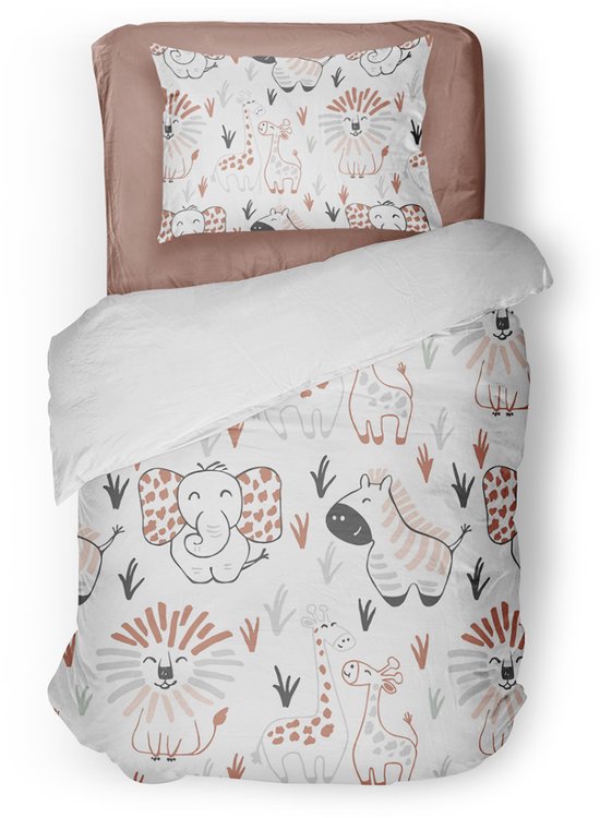 Une housse de couette pour enfant avec un imprimé animalier : lions, girafes, zèbres et éléphants.