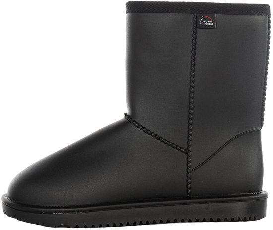 Botte noire toutes saisons avec coutures apparentes et un logo sur le côté.