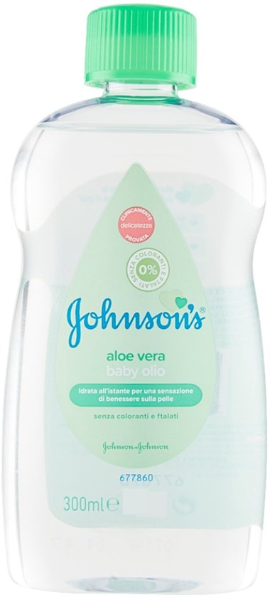 Johnson's babyolie met aloë vera in een doorzichtige fles met groene dop. Bevat 0% kleurstoffen en allergenen.