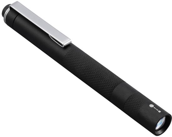Lampe torche noire à manche texturé et clip métallique, sur fond blanc.