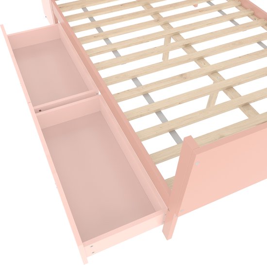 Roze bedframe met twee uitgeschoven lades onder het matras.