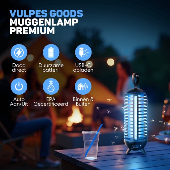 Vultes Goods muggenlamp premium op een tafel met een kampvuur op de achtergrond. Iconen tonen functies.
