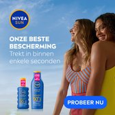 NIVEA Sun - Protect & Hydrate Zonnebrand SPF 20 - 3 x 200 ml - Voordeelverpakking
