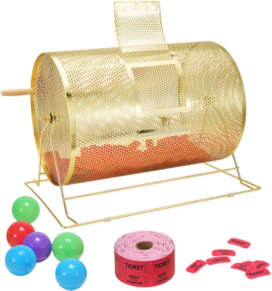 Gouden loterijtrommel op standaard met houten handvat, gevuld met oranje ballen, met extra groene, blauwe, paarse ballen, een rol rode loten en losse loten.